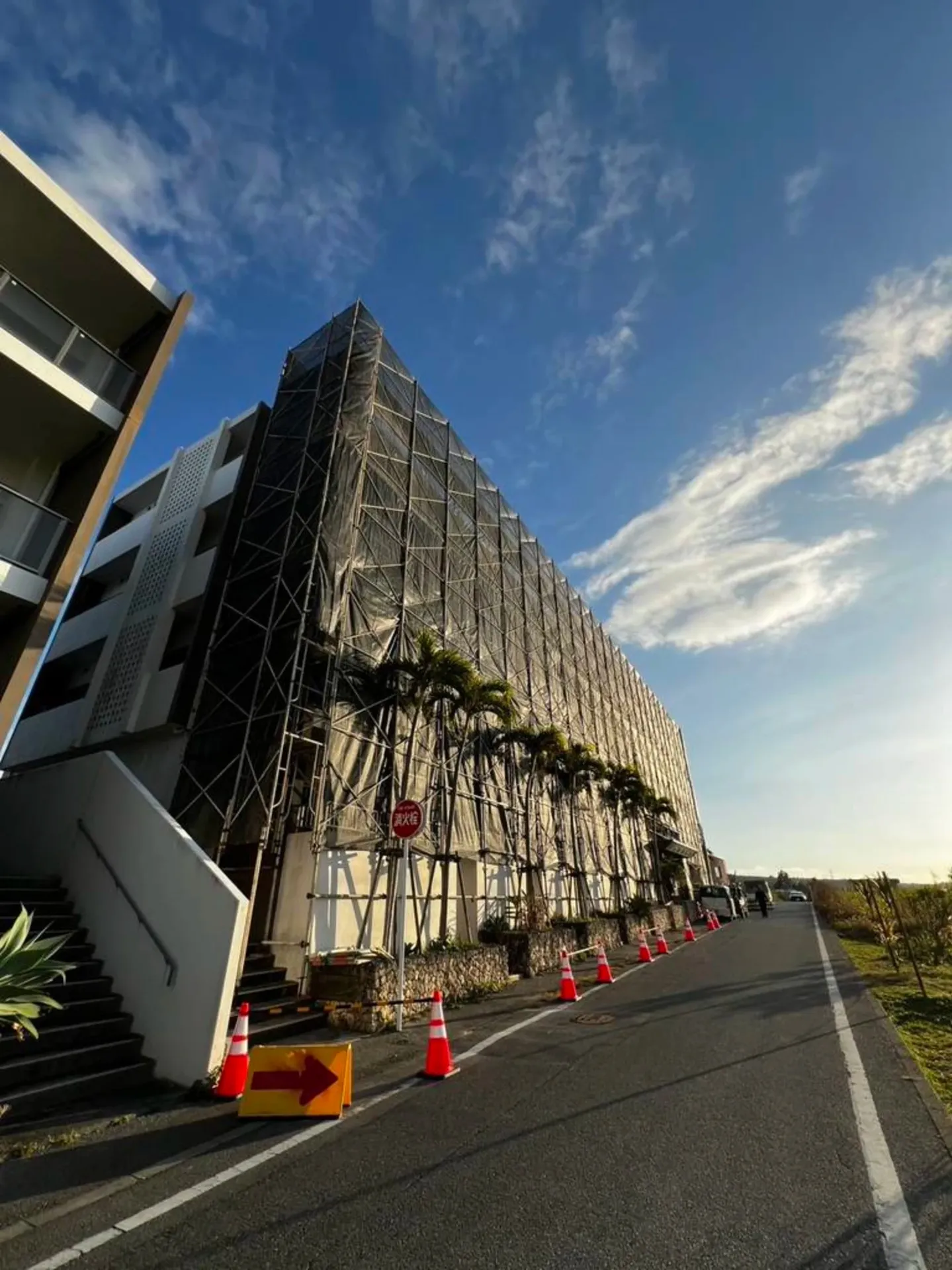マンション外壁補修工事の足場組立